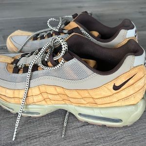 RARE Nike Air Max Men’s sz 10, Green and tan